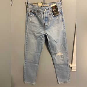 Levi’s wedgie straight light wash jeans